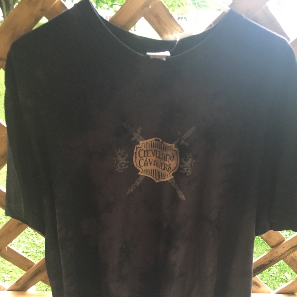 Cleveland Cavaliers gray and black dyed Tee